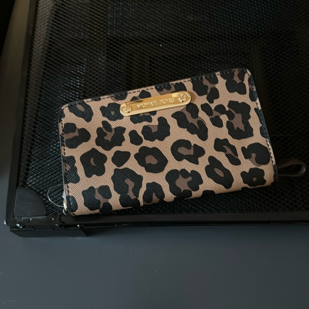 Beautiful new wallet to carry your phone
